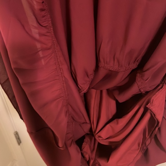 Medium double layered dress burgundy in color chiffon like material - Picture 4 of 6